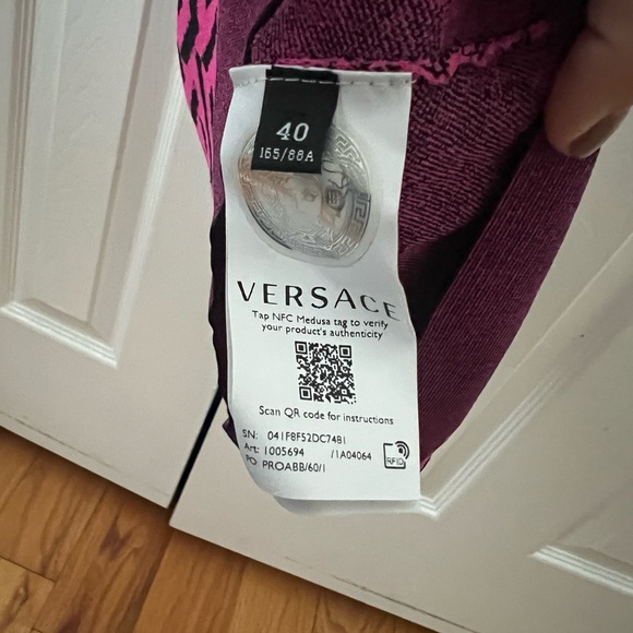 Geometric Patterned Sleeveless Top - Pink and Black - Picture 4 of 4